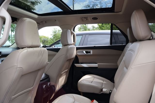 Used 2021 White Metallic Ford Limited image 15