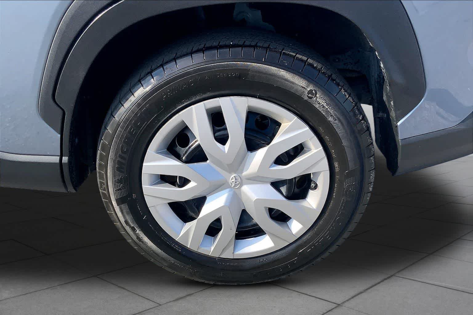 Used 2024 Celestite Toyota L image 11