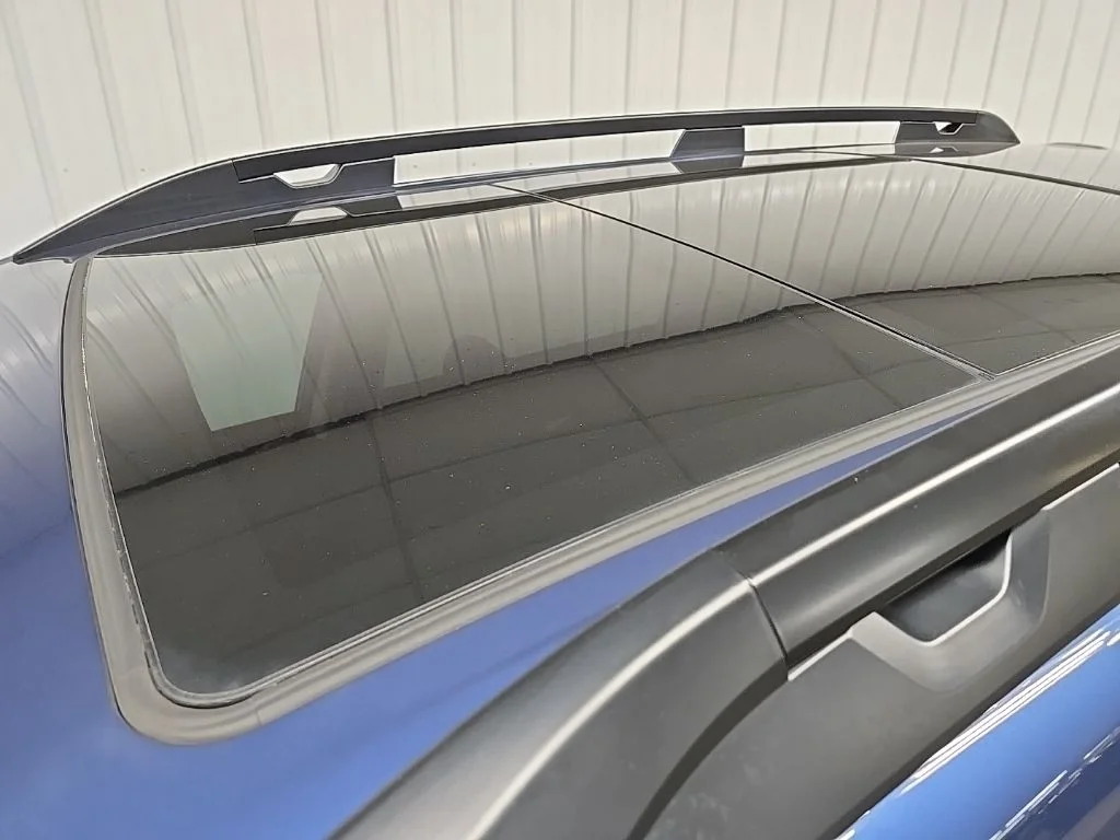 Used 2020 Blue Subaru Premium image 11