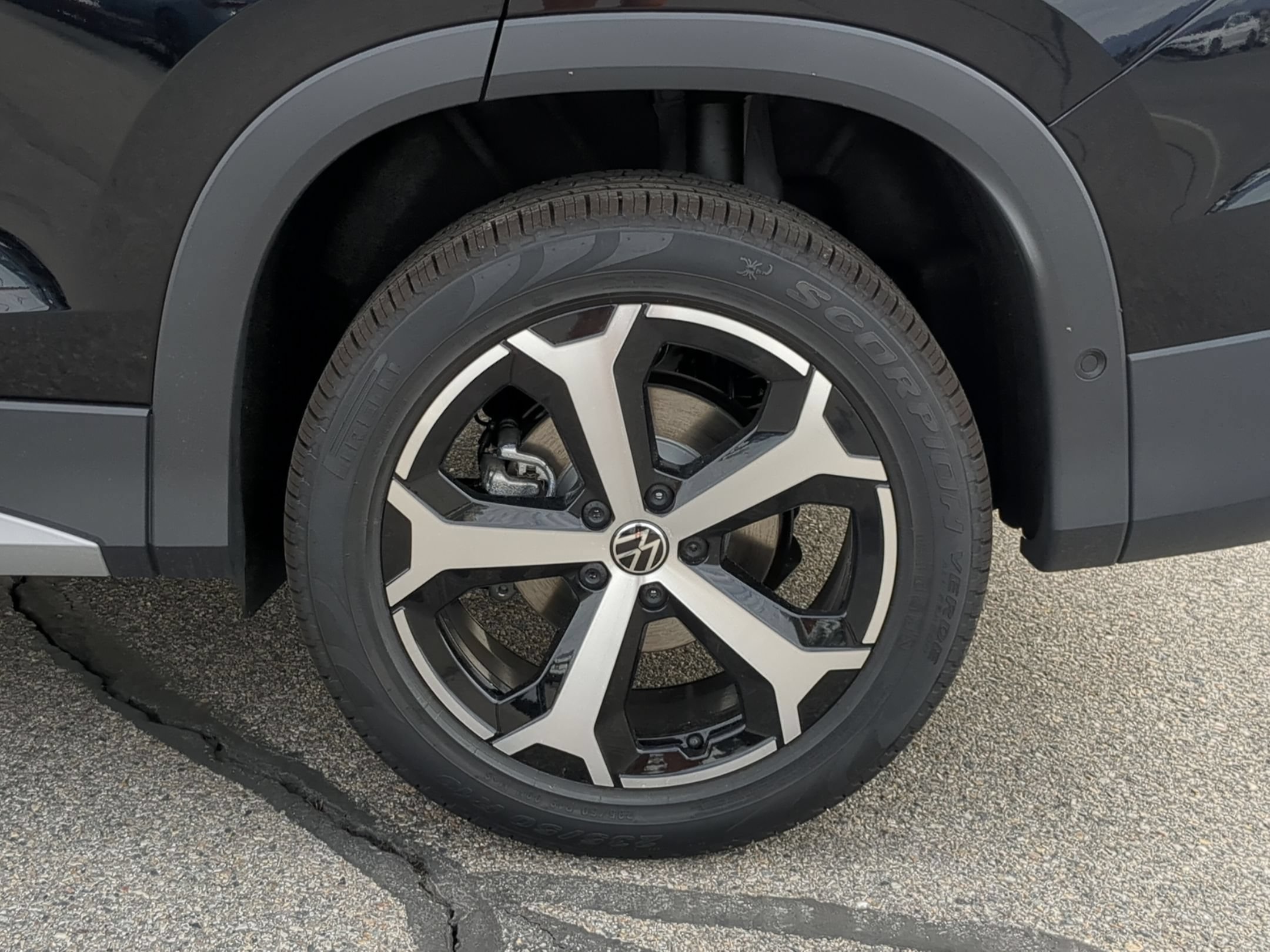 New 2026 Deep Black Pearl Volkswagen SE image 16