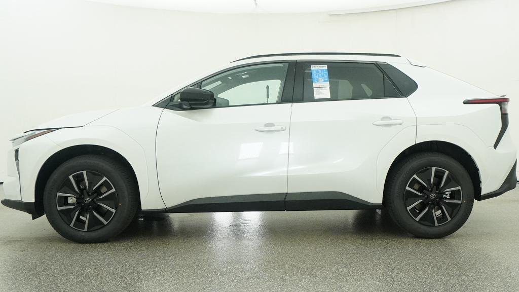 New 2026 Wind Chill Pearl Toyota XLE image 32