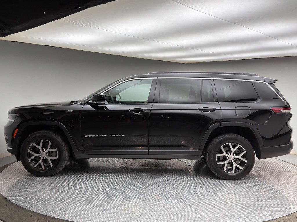 Used 2025 Diamond Black Jeep Limited image 2