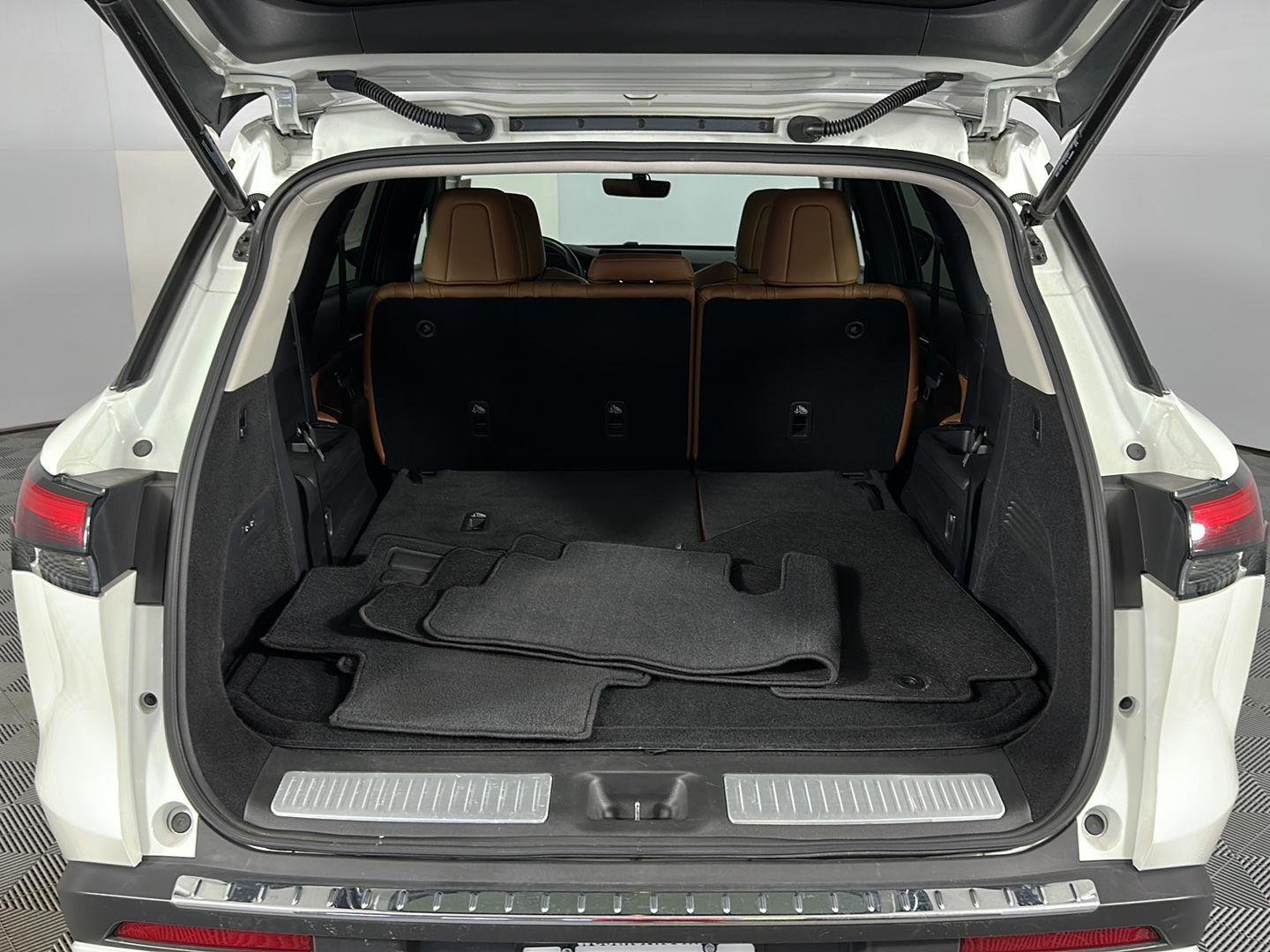 Certified Used 2023 Majestic White INFINITI SENSORY image 13