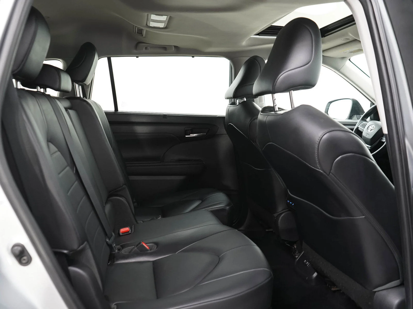 Used 2021 Celestial Silver Metallic Toyota XLE image 14