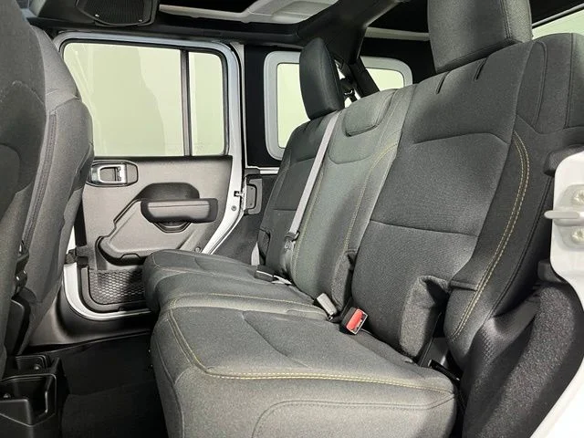 Used 2026 White/off-white Jeep Sport S image 39