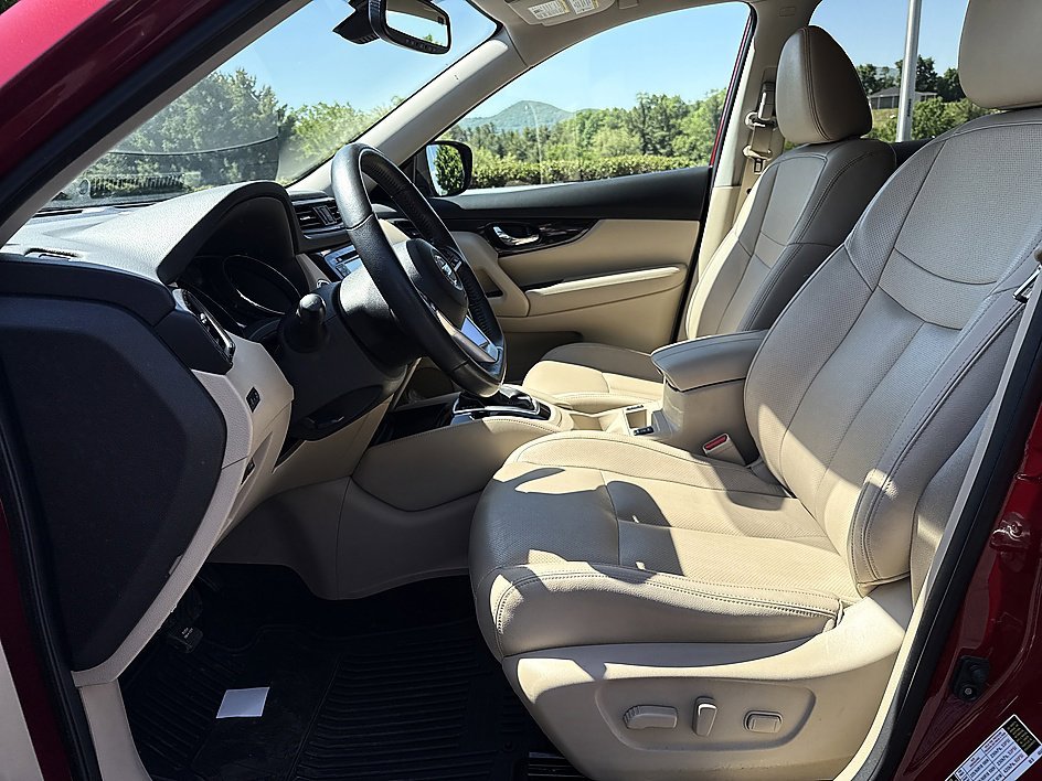 Used 2017 Palatial Ruby Nissan SL image 11
