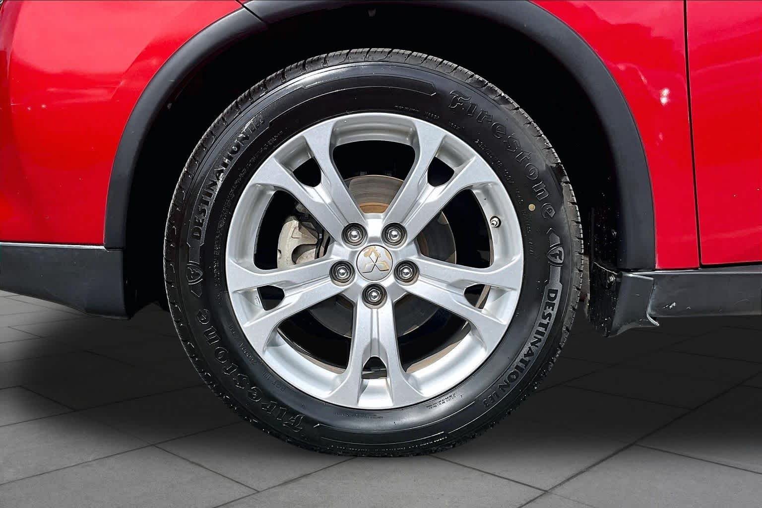 Used 2015 Rally Red Mitsubishi SE image 11