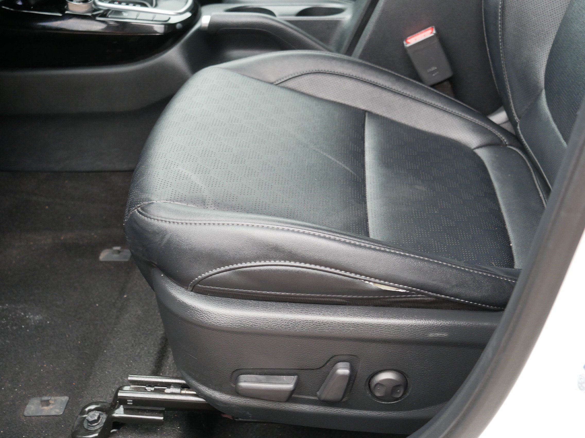 Used 2023 Snow White Pearl Kia EX image 20