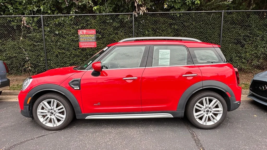 Used 2022 Chili Red MINI Signature image 9