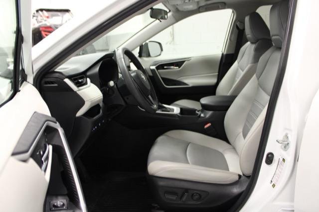 Certified Used 2024 WIND CHILL PEARL Toyota  image 13