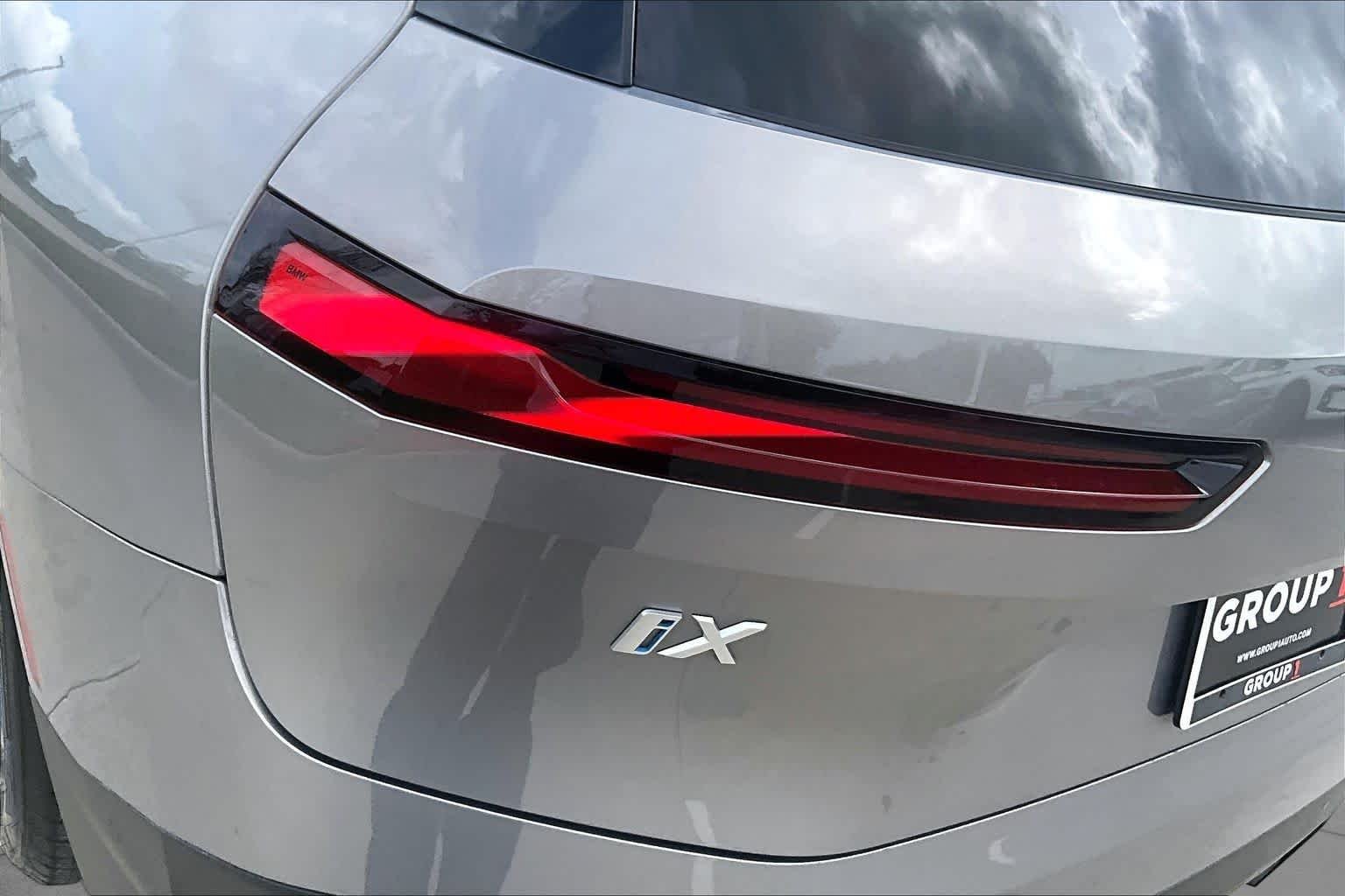 Used 2024 Oxide Grey Metallic BMW xDrive50 image 28