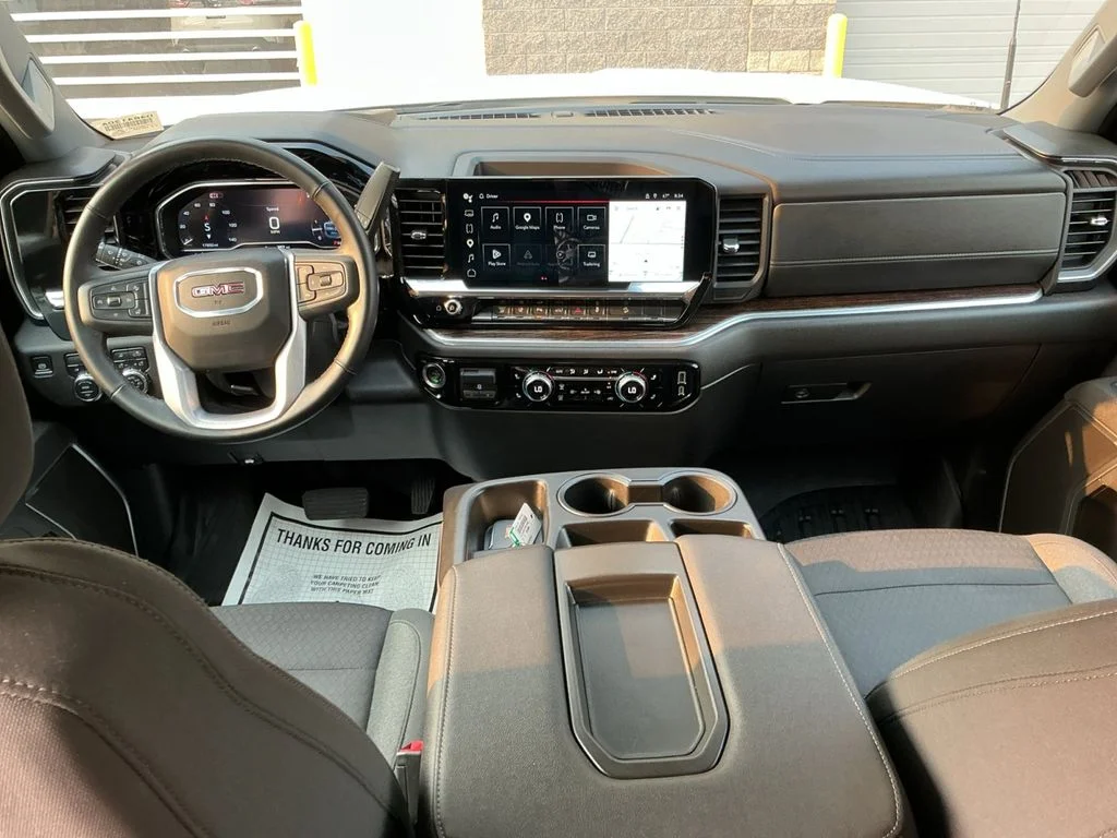 Used 2025 White GMC SLE image 21