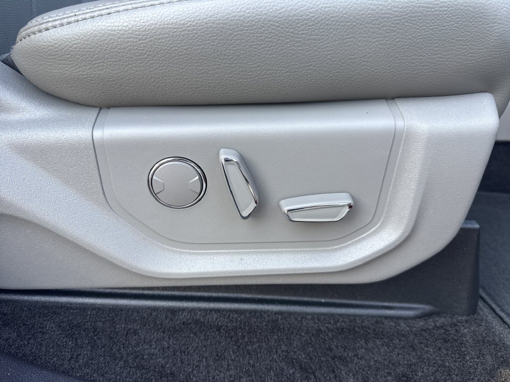 Used 2018 Ruby Red Metallic Ford Lariat image 31