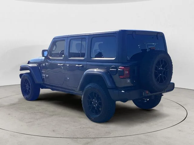 Used 2018 Crystal Metallic Jeep Unlimited Sahara image 3