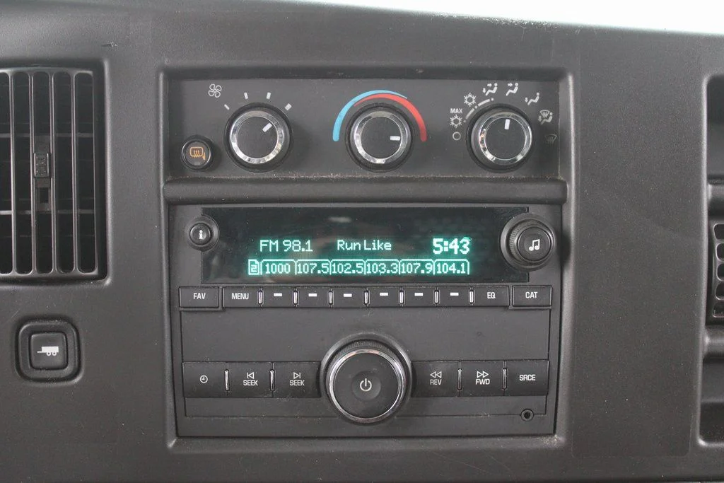 2023 GMC Savana Cargo Work Van - Photo 24