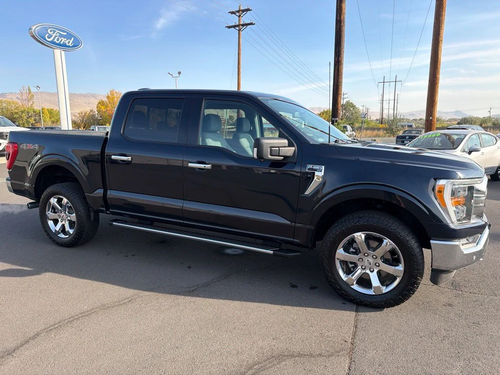 Certified Used 2021 Blue Metallic Ford XLT image 2