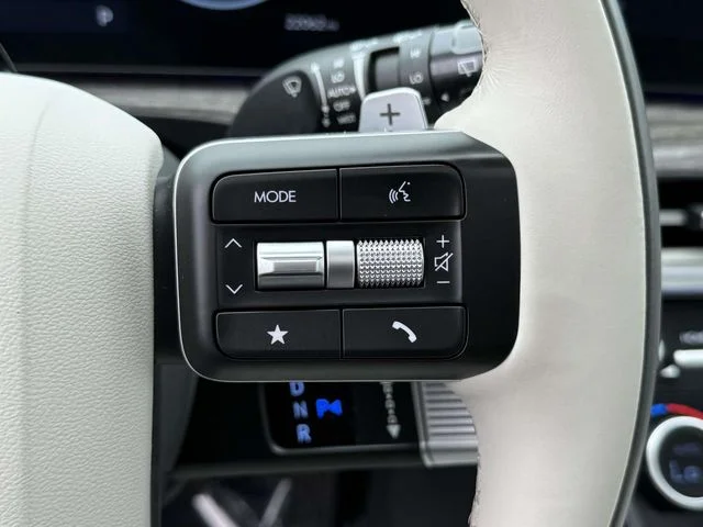 Used 2024 White Hyundai Calligraphy image 23