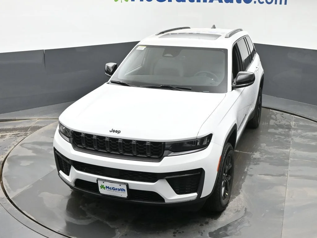 New 2026 White Jeep Altitude image 28