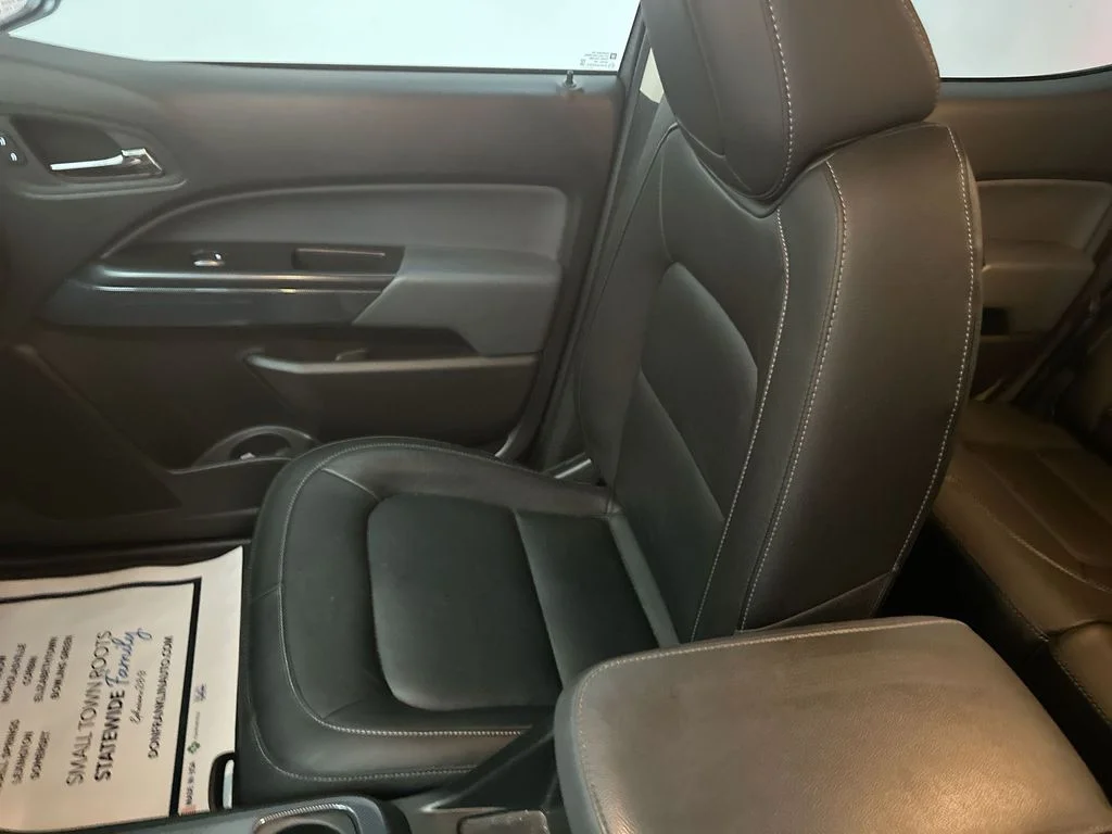 Used 2022 Black Chevrolet Z71 image 27