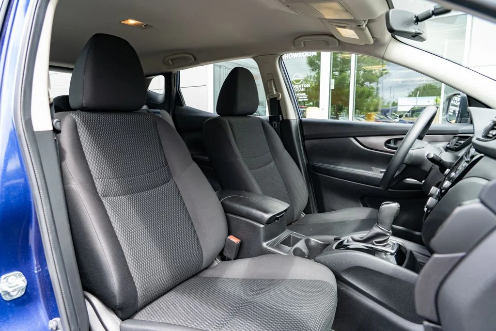 Used 2019 Blue Nissan S image 25