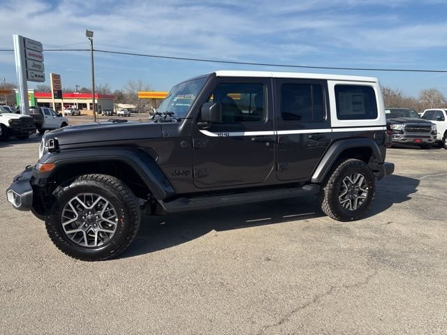 New 2026 Granite Crystal Metallic Clear-Coat Exterior Paint Jeep Sahara image 2