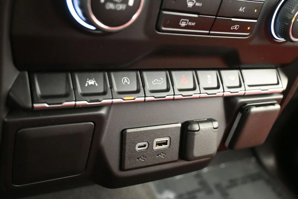 Used 2022 Black Chevrolet Custom image 22