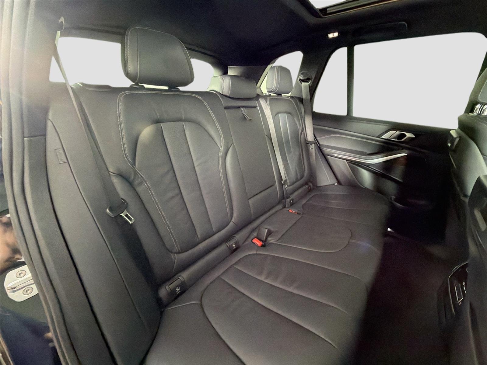Used 2019 Black Sapphire Metallic BMW xDrive40i image 27