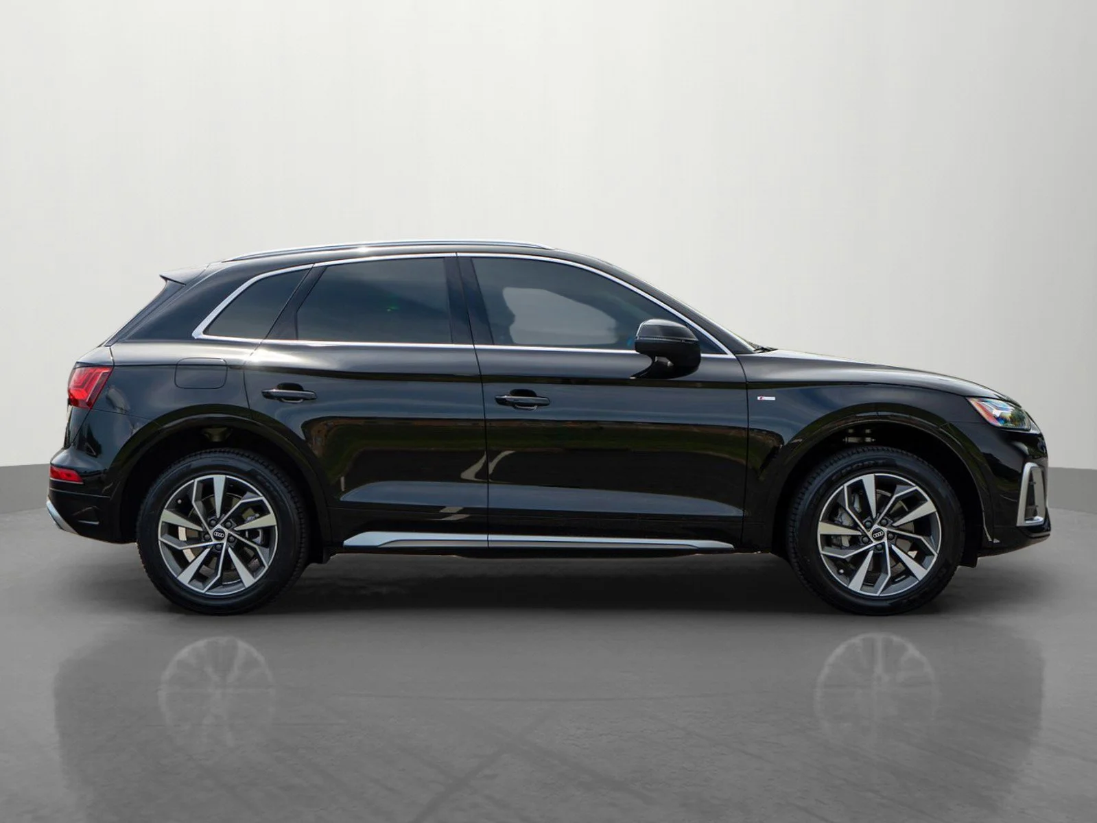 Used 2023 Black Metallic Audi 45 S line Premium image 9