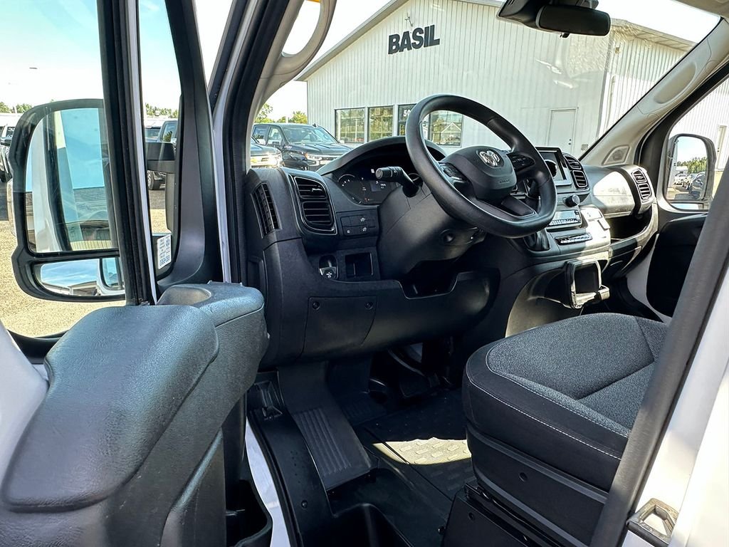 Used 2025 White Ram Base image 19