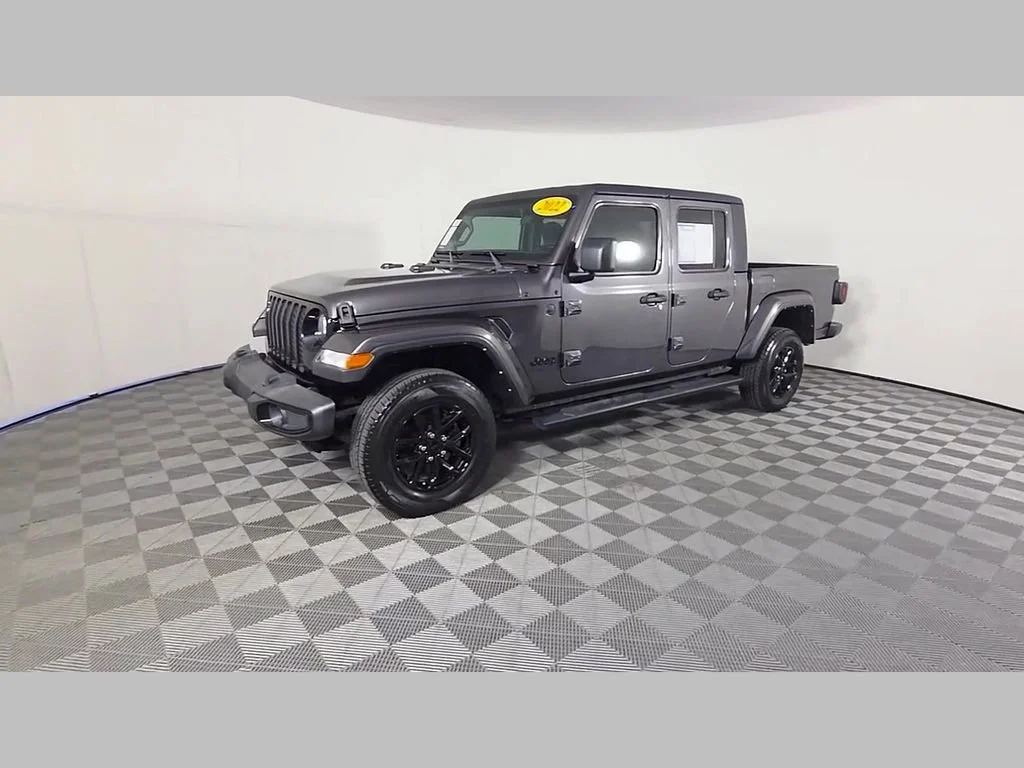 Used 2022 Granite Crystal Metallic Clearcoat Jeep Altitude image 49