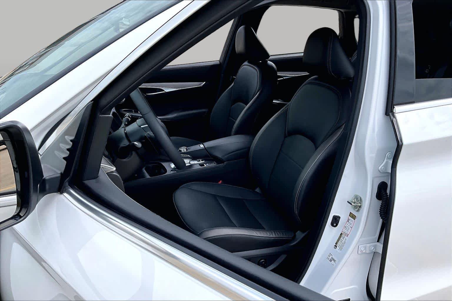 Used 2023 Lunar White INFINITI LUXE image 8