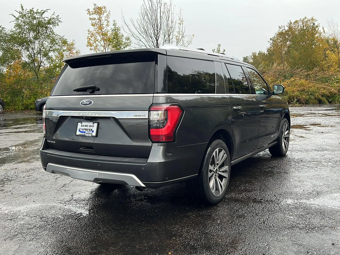 Used 2020 Magnetic Ford Platinum image 27