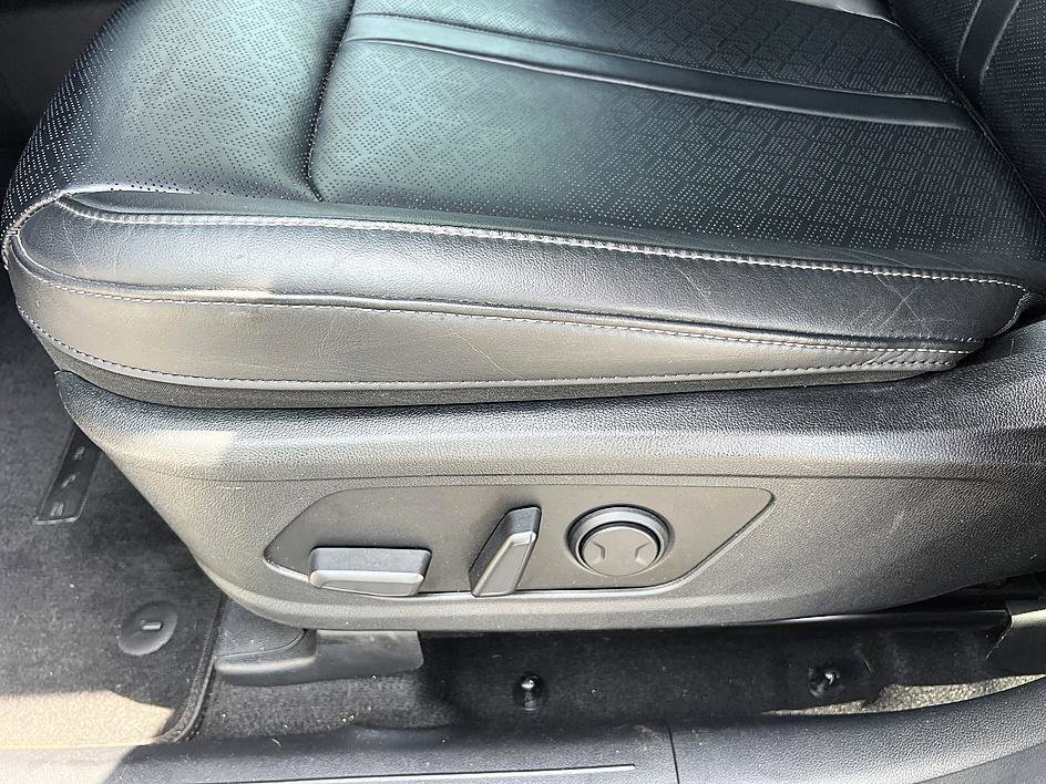 Used 2022 Snow White Pearl Kia EX image 22