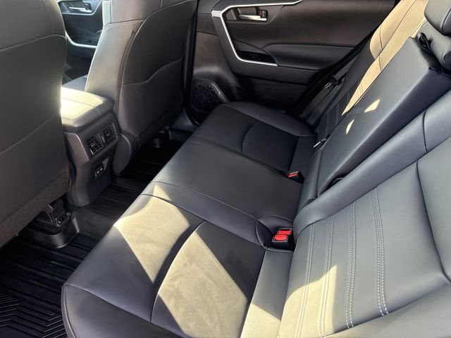 Used 2025  Toyota XLE Premium image 18