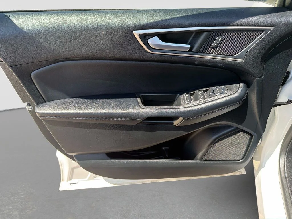 Used 2022 Star White Ford SEL image 18