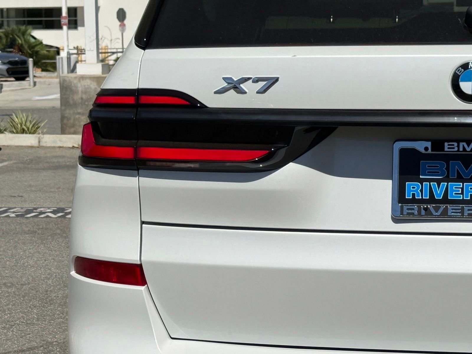New 2027 Mineral White Metallic BMW xDrive40i image 15