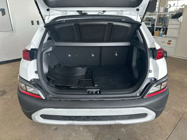 Used 2022 White Hyundai SEL image 21