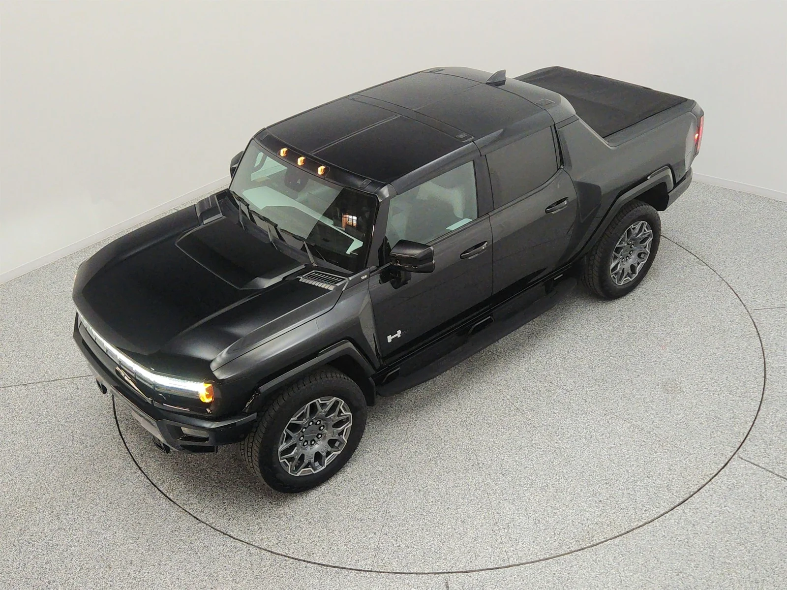 Used 2025 Void Black GMC e4WD Crew Cab 3X image 22