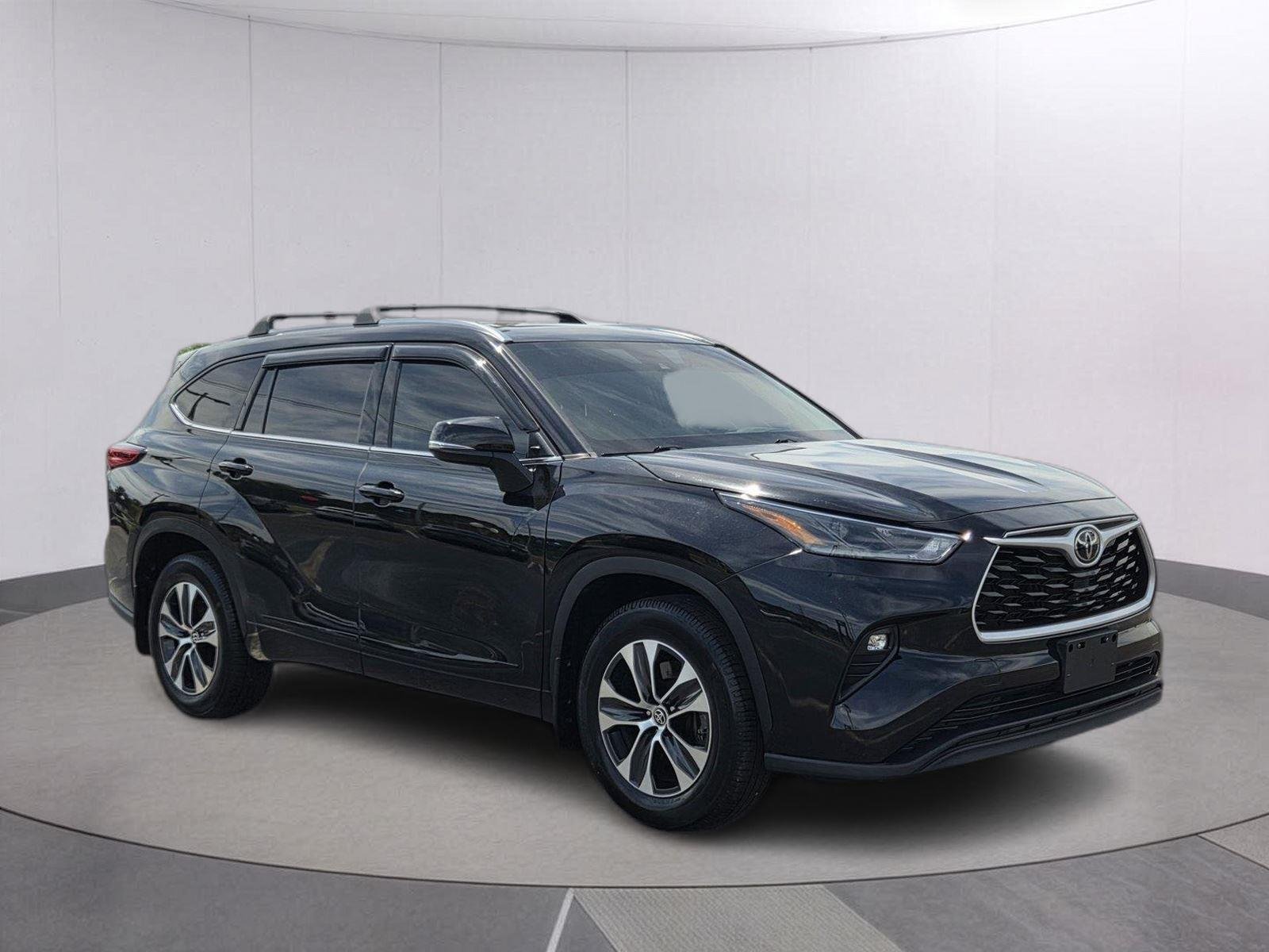 Used 2021 Midnight Black Metallic Toyota XLE image 3