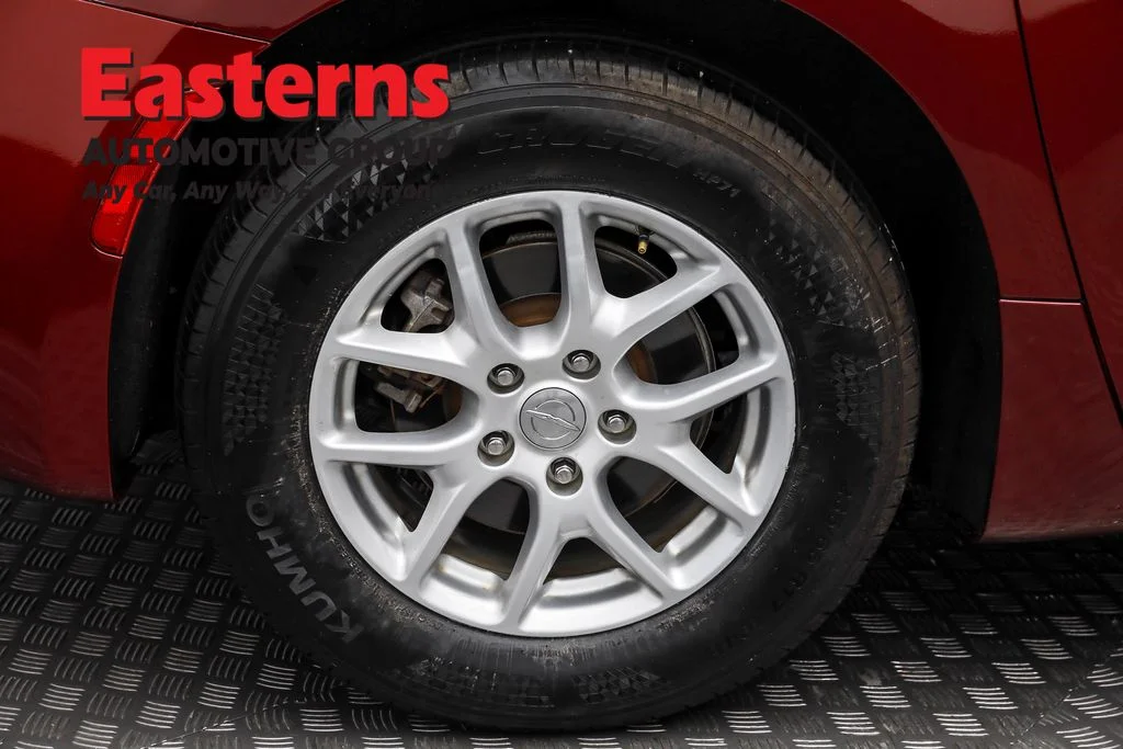 Used 2020 Red Chrysler LX image 29