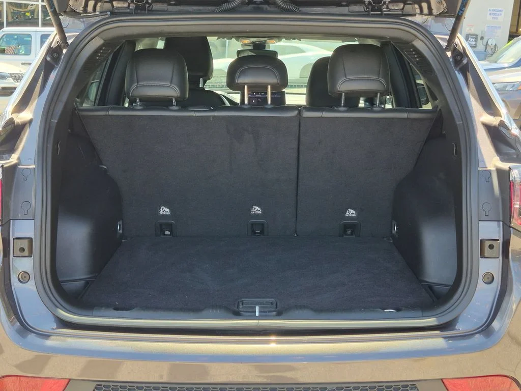 Used 2024 Gray Jeep Latitude image 8