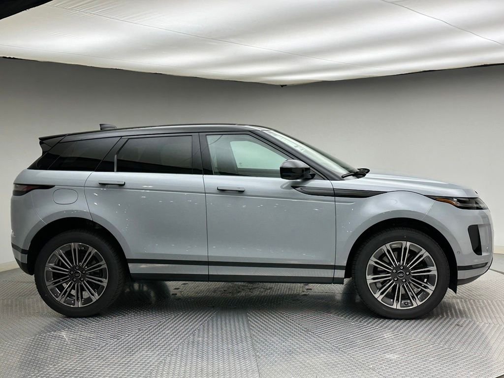 New 2026 Arroios Grey Metallic Land Rover S image 4