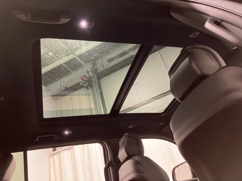 New 2026 Baltic-Gray Metallic Clear-Coat Exterior Paint Jeep Upland image 11