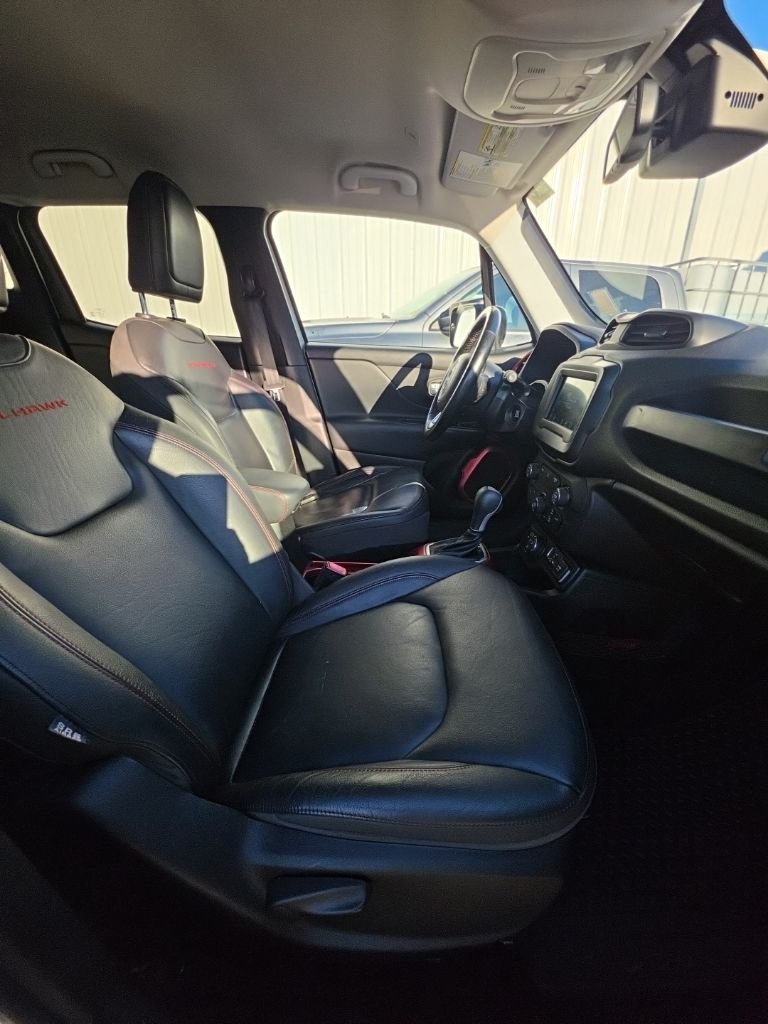 Used 2018 White Jeep Trailhawk image 23
