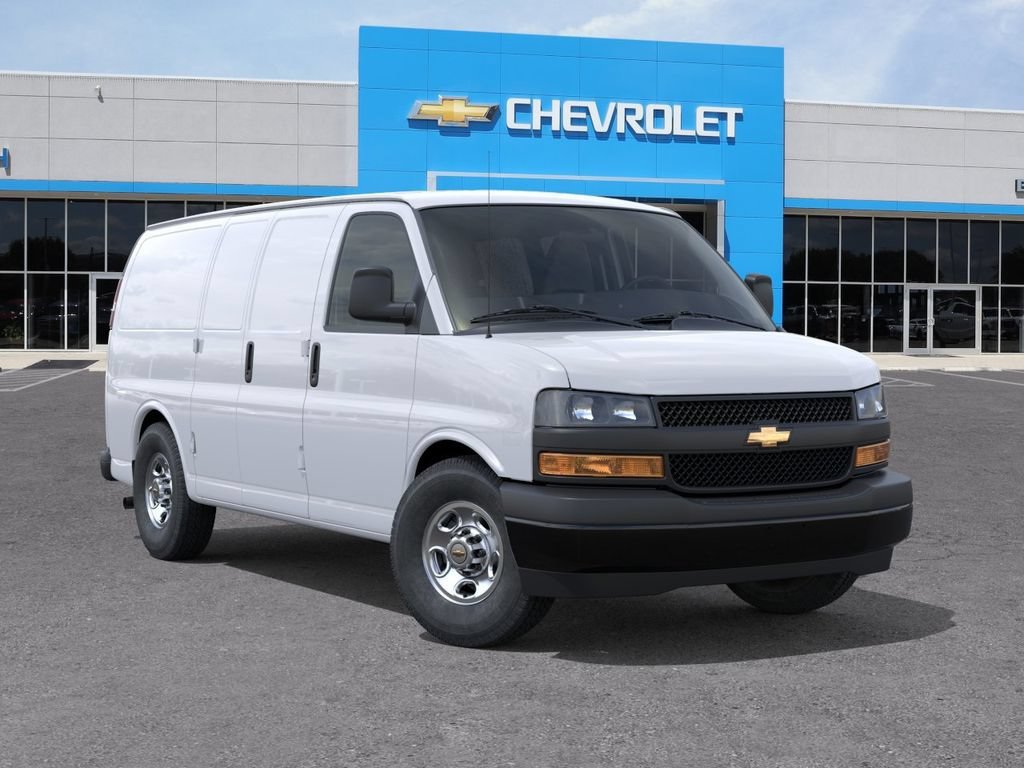New 2026 Summit White Chevrolet WT image 7