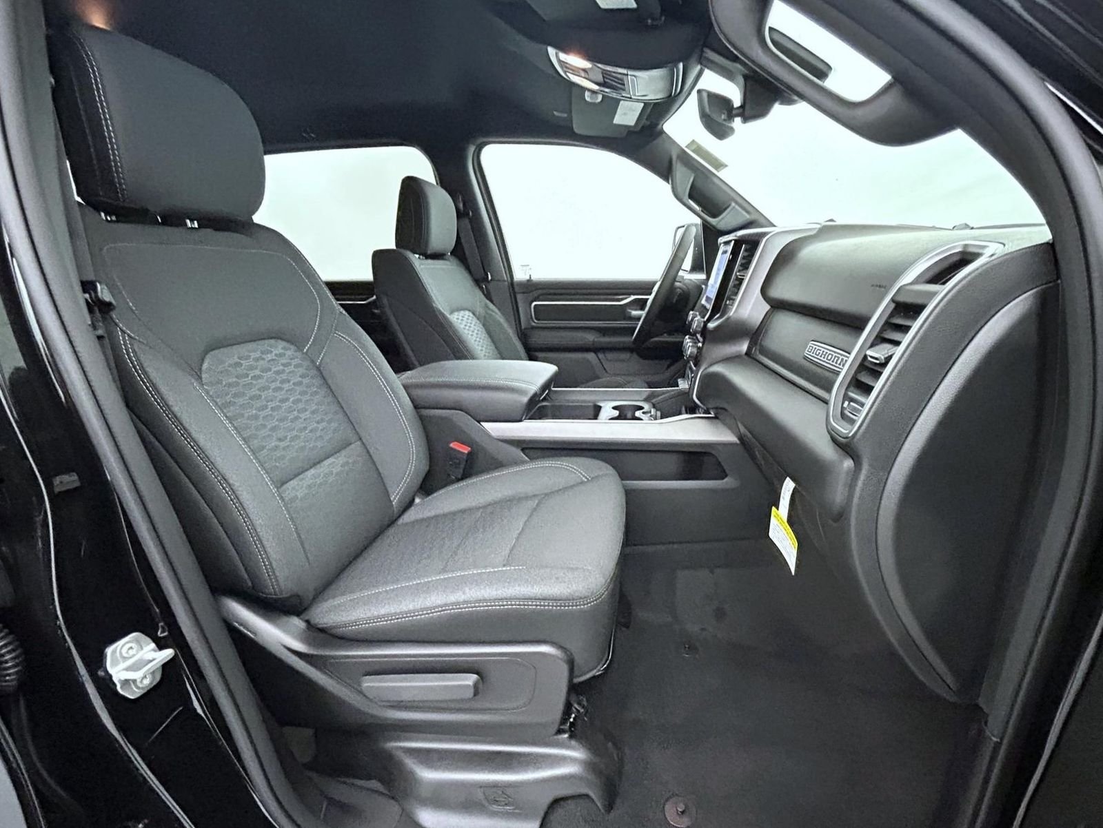 New 2026 Diamond Black Crystal Pearl-Coat Exterior Paint RAM Big Horn/Lone Star image 15