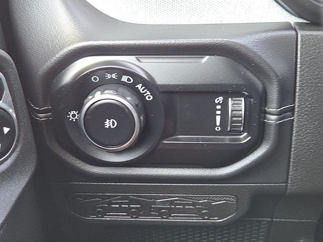 Used 2025 Black Jeep Sahara image 9