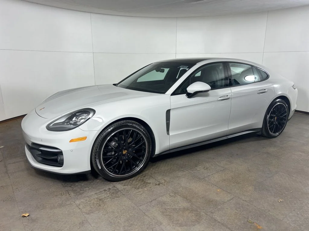 2023 Porsche Panamera 4 Platinum Edition's photo