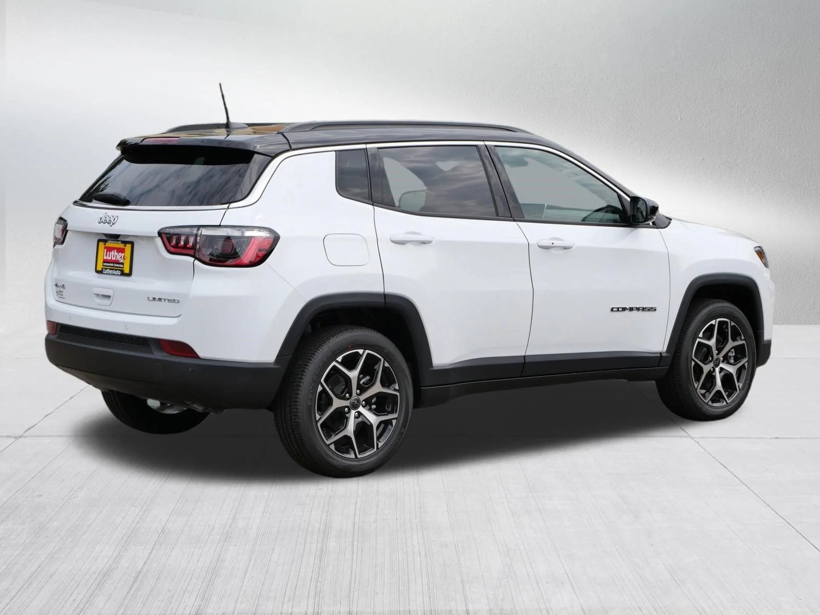 New 2026 Bright White Clear-Coat Exterior Paint Jeep Limited image 4