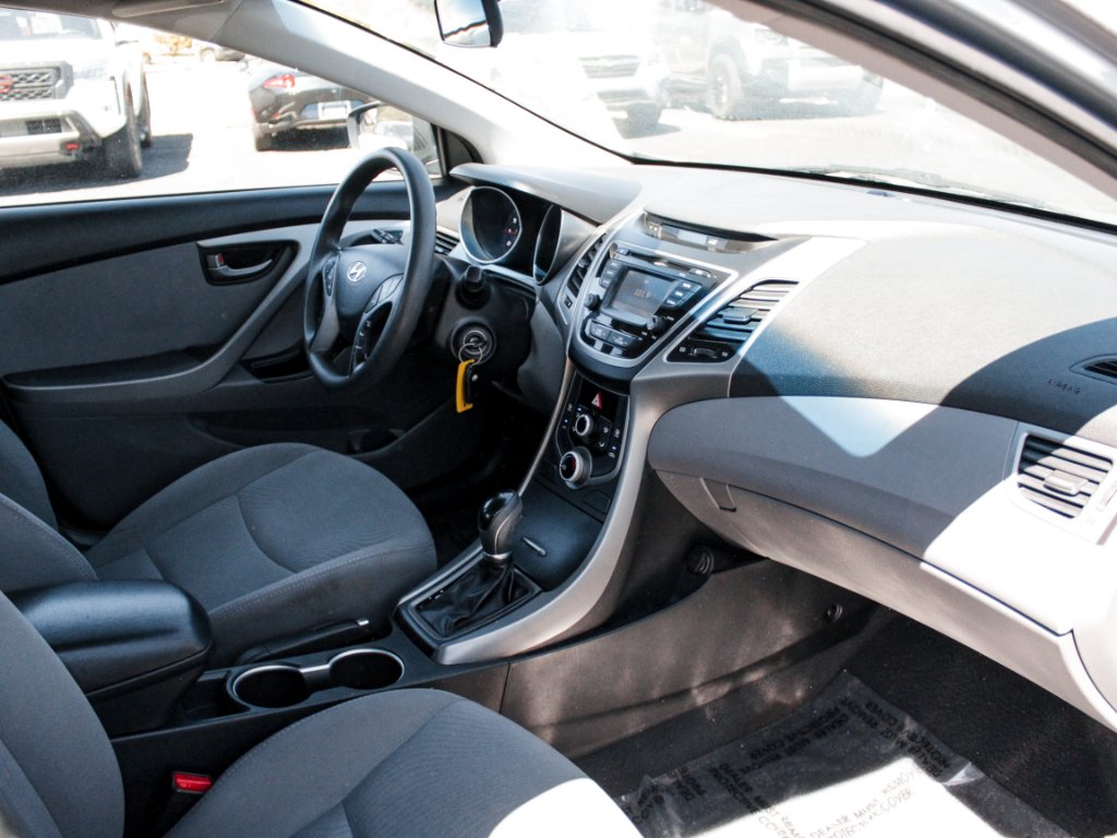 Used 2015 Shale Gray Metallic Hyundai SE image 24